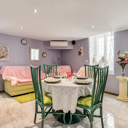 Le Chardonneret Elegant - Maison Pour 4 Climatisee La Liviniere